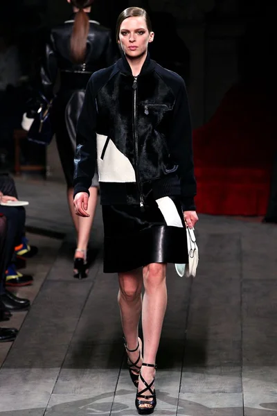 Look 24